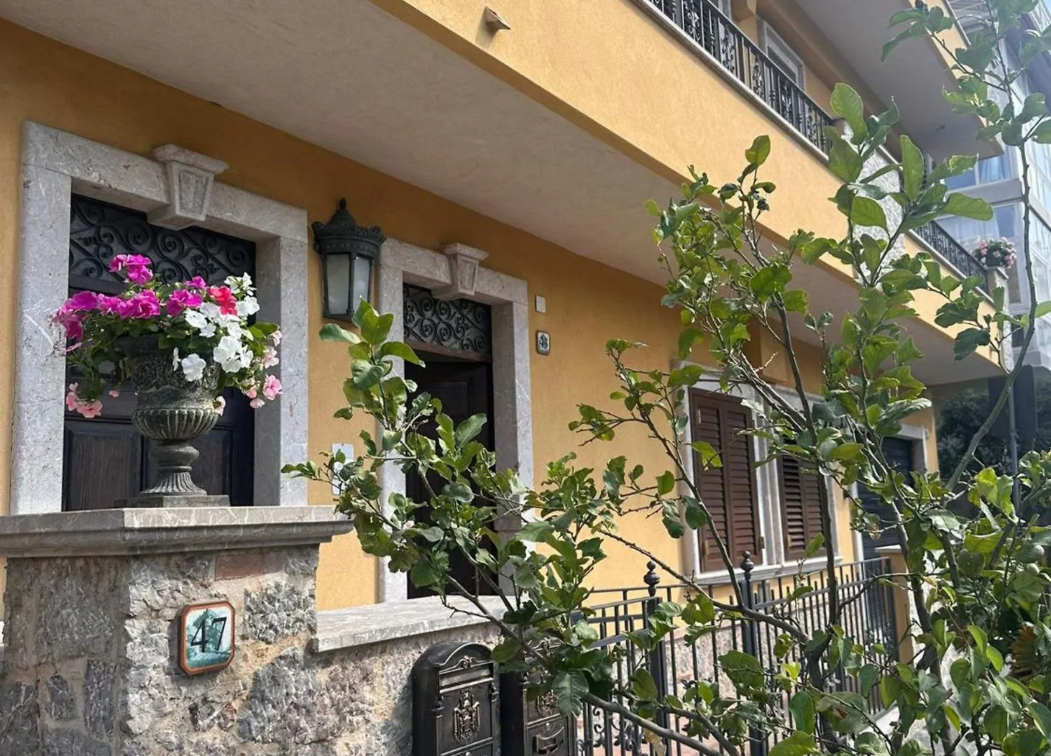 Gloden House Apartments Taormina Italy