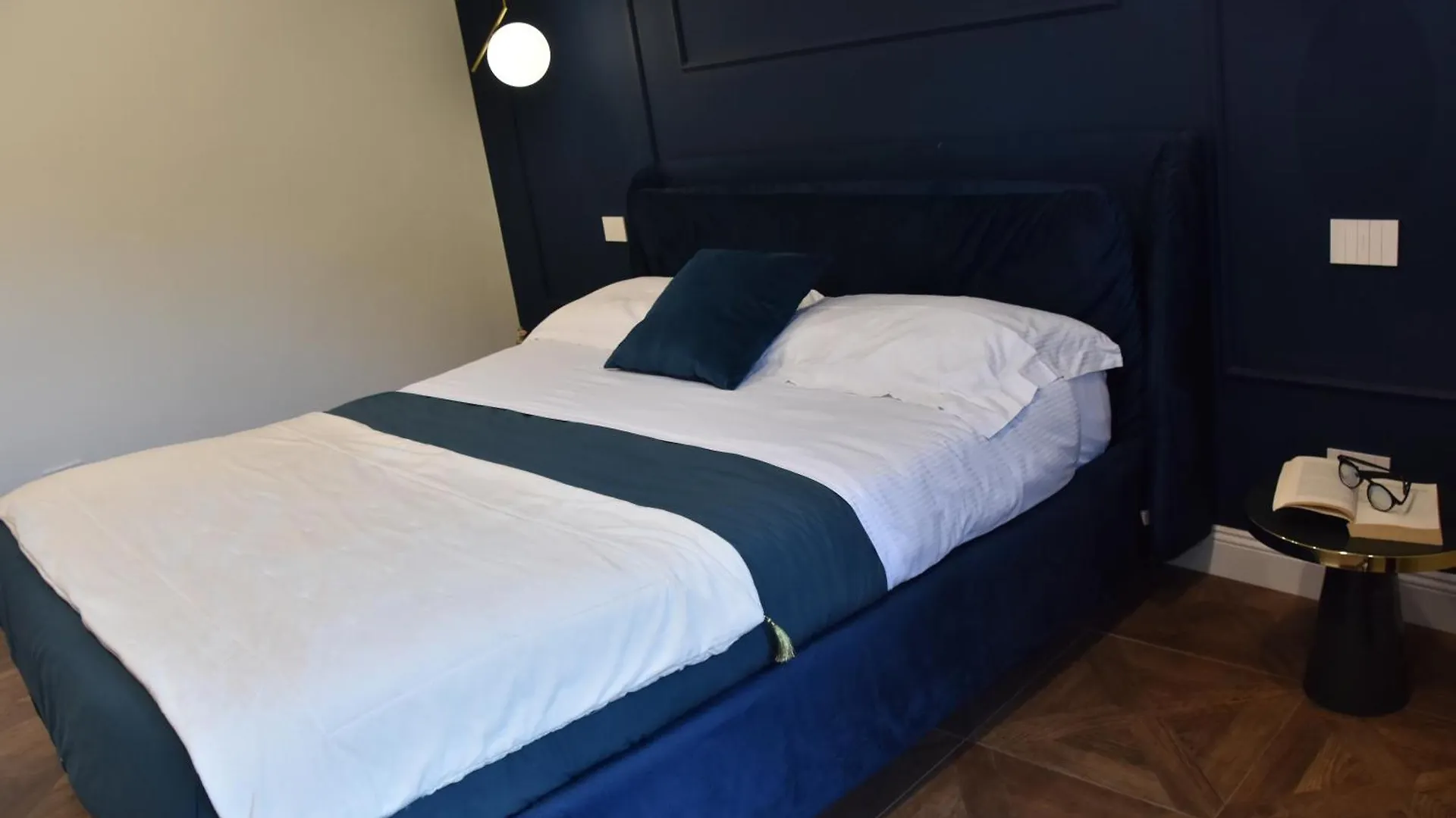 Gloden House Apartments 타오르미나