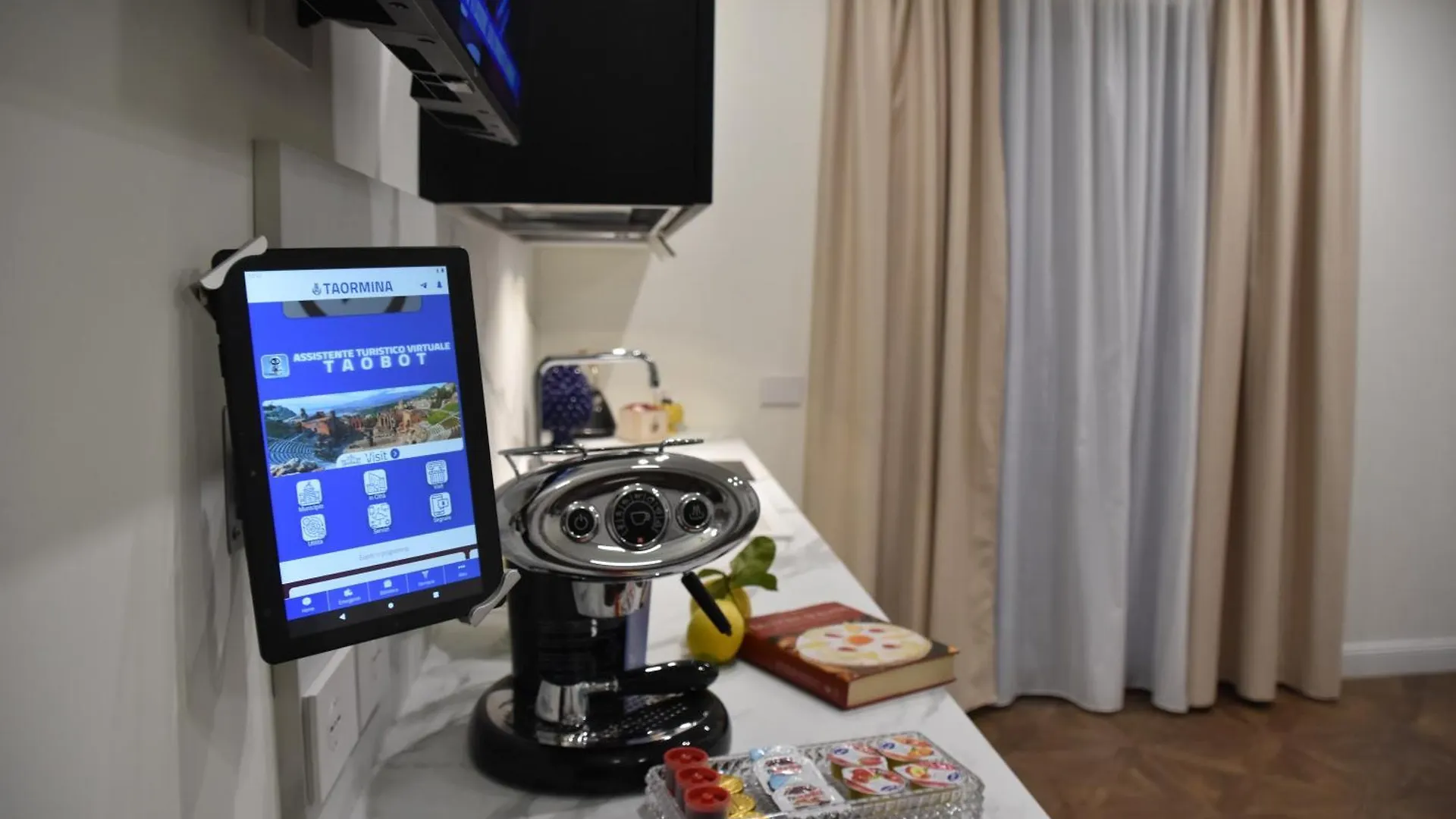 Gloden House Apartments 타오르미나