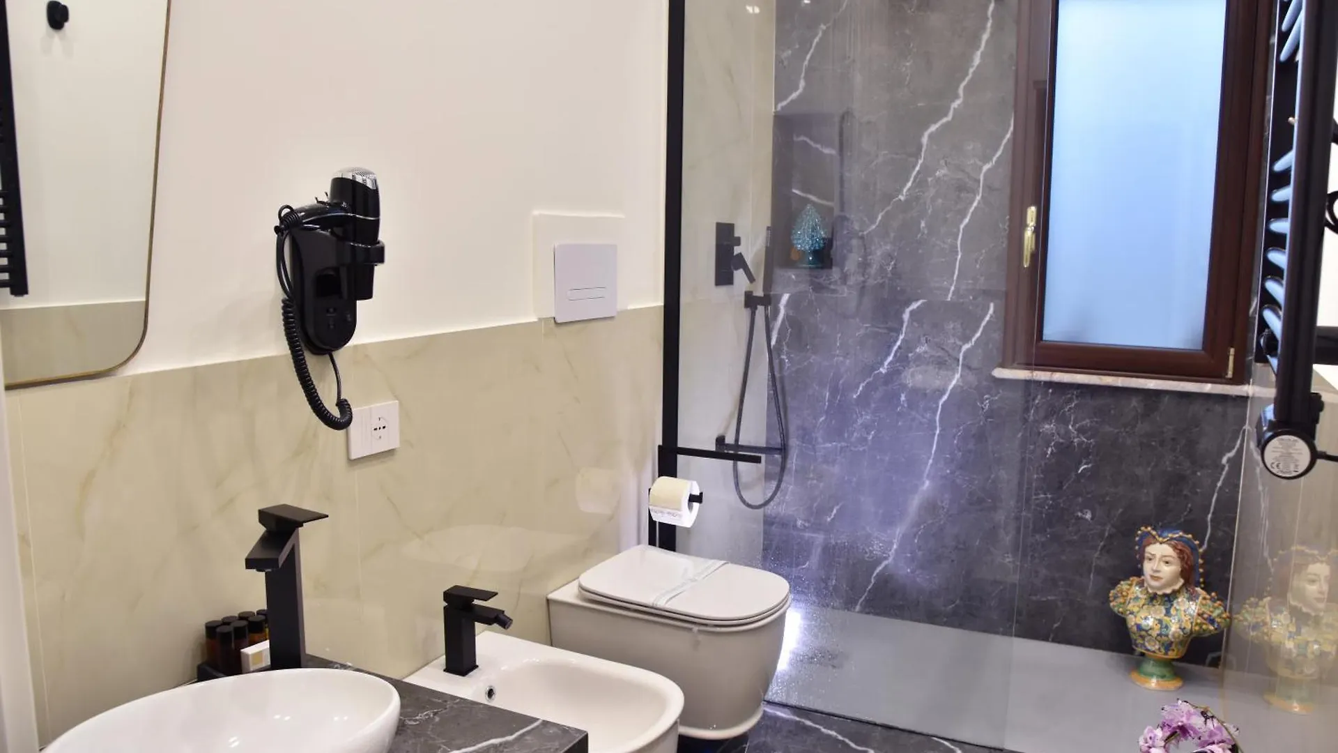Gloden House Apartments 타오르미나