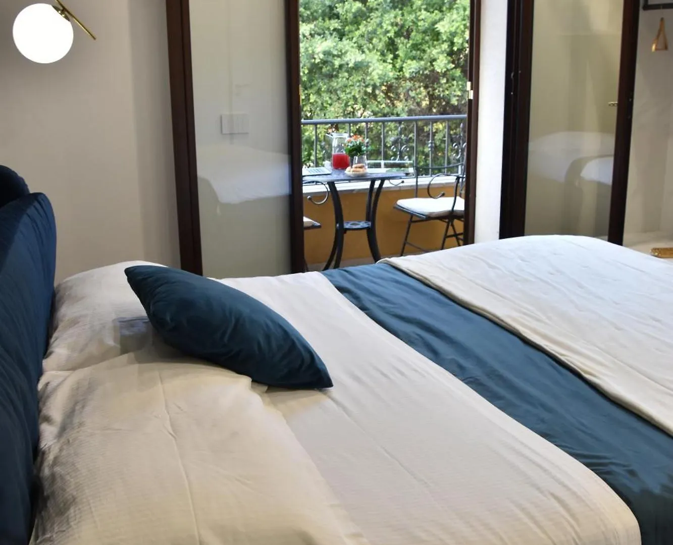 Gloden House Apartments 타오르미나